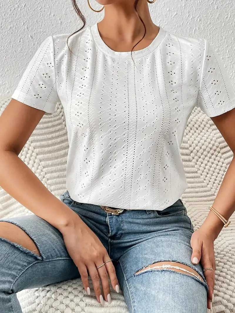 Ontspannen T-Shirt Met Ronde Hals En Oogjesdetail Voor Dames | Ideaal voor de zomer