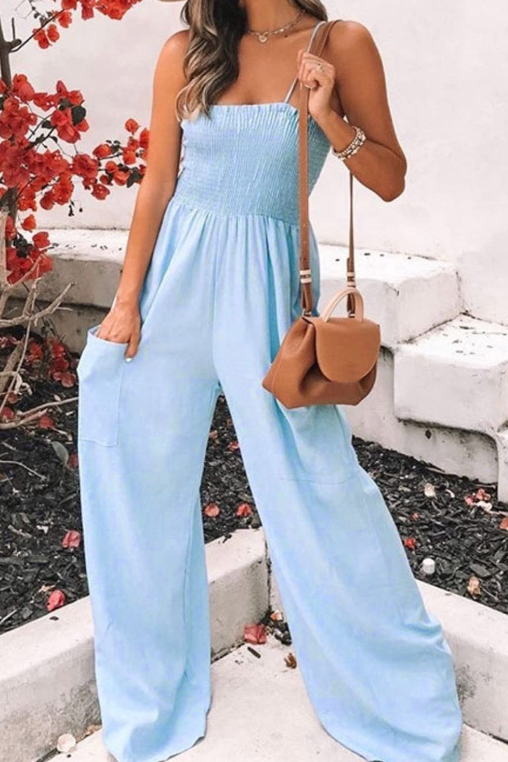 Ongedwongen Zomerse Mouwloze Jumpsuit Met Gerookte Bovenkant En Zakken Voor Dames | Idealisk för sommar