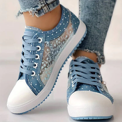 Stijlvolle Witte Sneakers Met Blauwe Canvas En Bloemenprint Veters voor Dames | Ideaal voor informele dagen